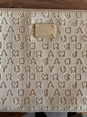 Marc by Marc Jacobs Pearl Embossed Logo Tablet/Laptop Sleeve/Cover 15inch